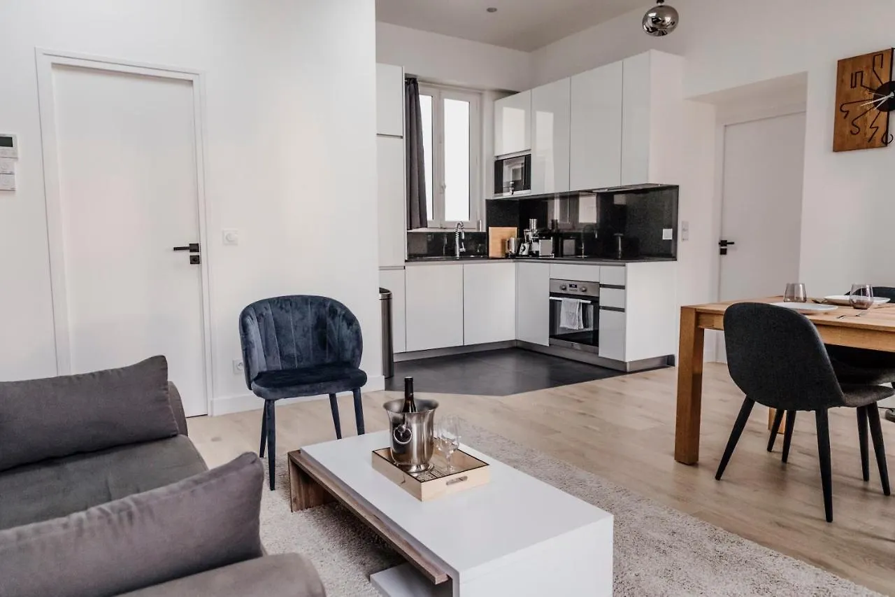 Luxury Apartment Elysees Parigi
