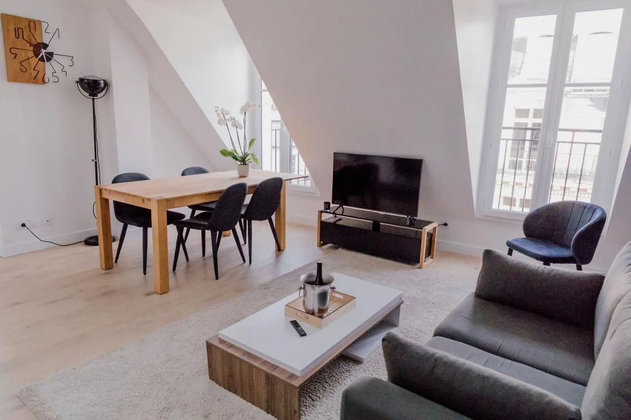 Luxury Apartment Elysees Parigi 0*,  Francia